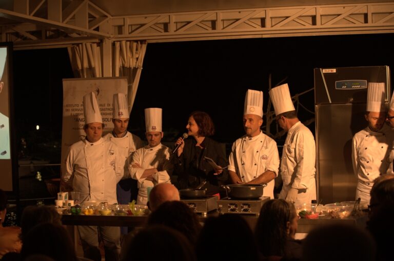 Grande successo per l’apertura a Mola dei ‘Laboratori del Gusto’ Grande successo per l'apertura a Mola dei 'Laboratori del Gusto' - Osservatorio Fasano
