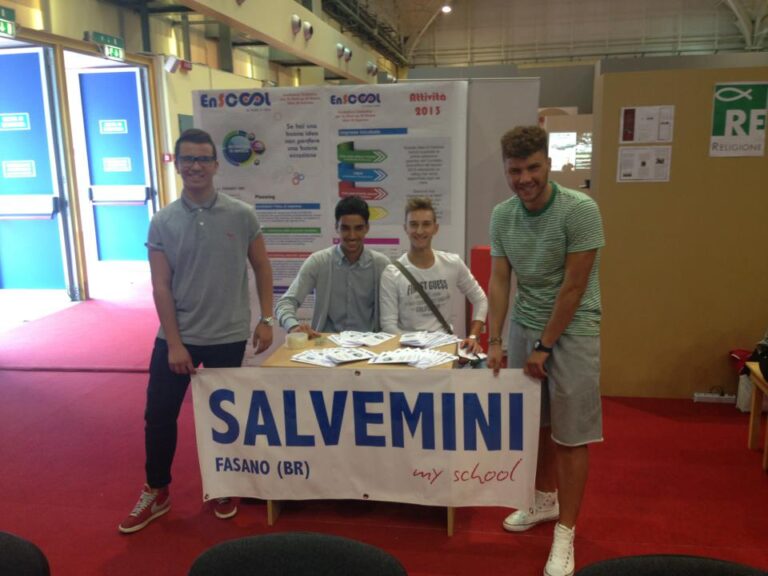 Gli studenti del Salvemini hanno presentato il progetto ‘Enscool’ alla Fiera del Levante Gli studenti del Salvemini hanno presentato il progetto 'Enscool' alla Fiera del Levante - Osservatorio Fasano
