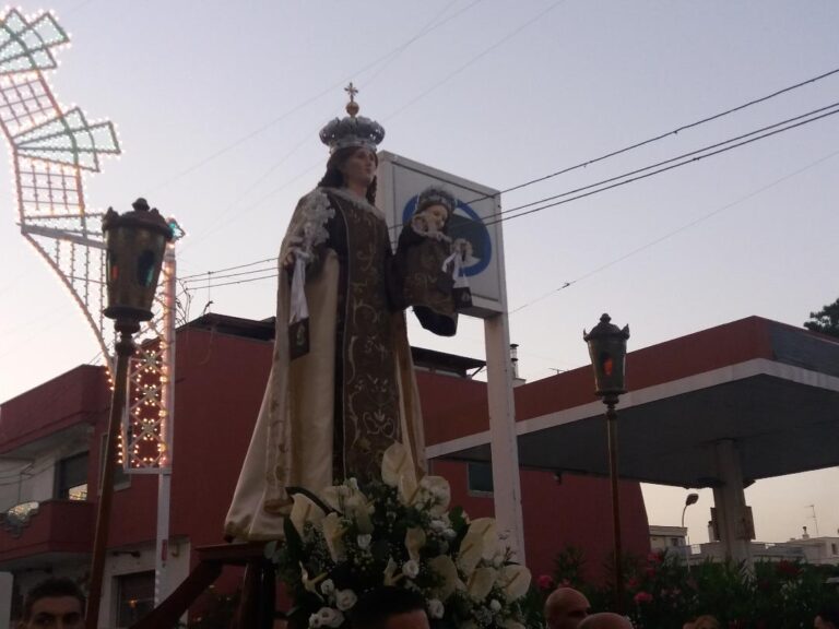 A Pezze di Greco primo giorno di festa patronale all’insegna della devozione e dello spettacolo. - Osservatorio Fasano