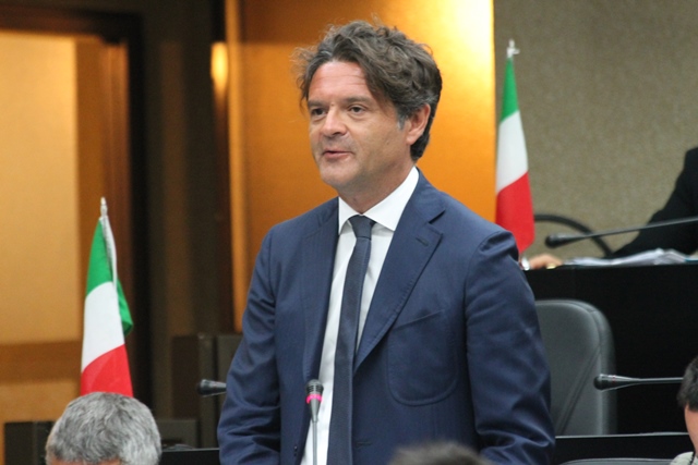 Fabiano Amati: ‘Fasano avrà il suo festival della scienza’ Fabiano Amati: 'Fasano avrà il suo festival della scienza' - Osservatorio Fasano
