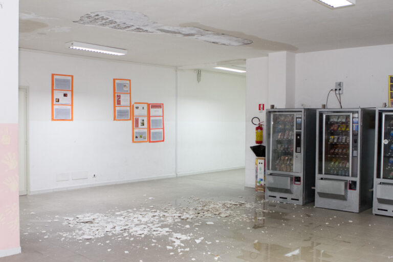 Crollo Alberghiero: gli studenti disertano le lezioni per protesta nei confronti della Provincia - Osservatorio Fasano