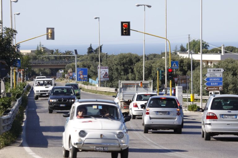 L'avvocatura comunale chiede al sindaco di spegnere i semafori con videored - Osservatorio Fasano