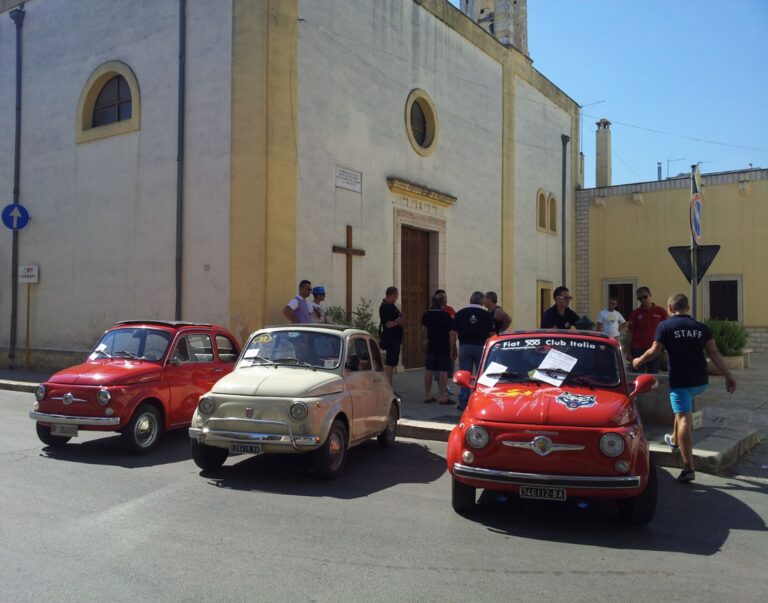La ‘regina’ Fiat 500 protagonista a Pezze di Greco La 'regina' Fiat 500 protagonista a Pezze di Greco - Osservatorio Fasano