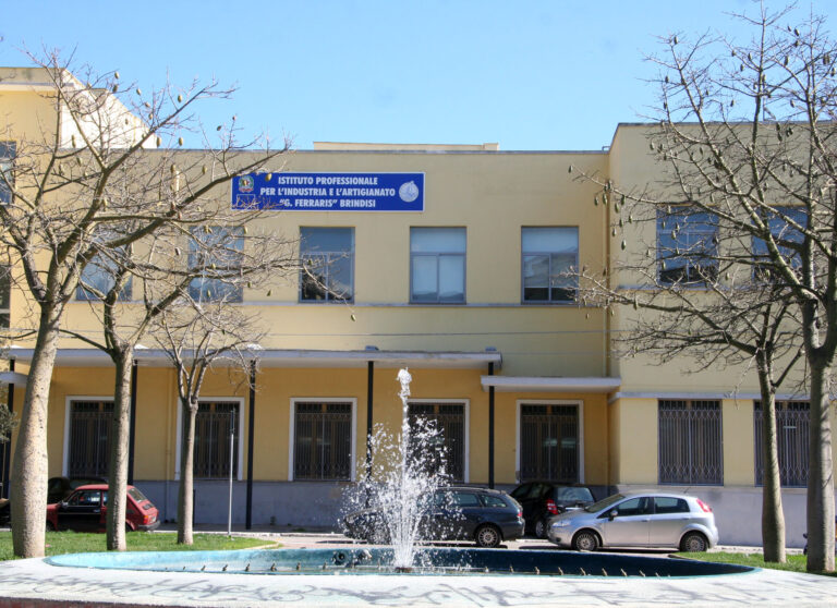 Chiusura del ‘Ferraris’ di Brindisi: solidali gli studenti della sede distaccata di Fasano Chiusura del 'Ferraris' di Brindisi: solidali gli studenti della sede distaccata di Fasano - Osservatorio Fasano