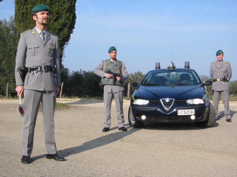 Massimo riserbo sui nomi dei due fasanesi arrestati per contrabbando Massimo riserbo sui nomi dei due fasanesi arrestati per contrabbando - Osservatorio Fasano