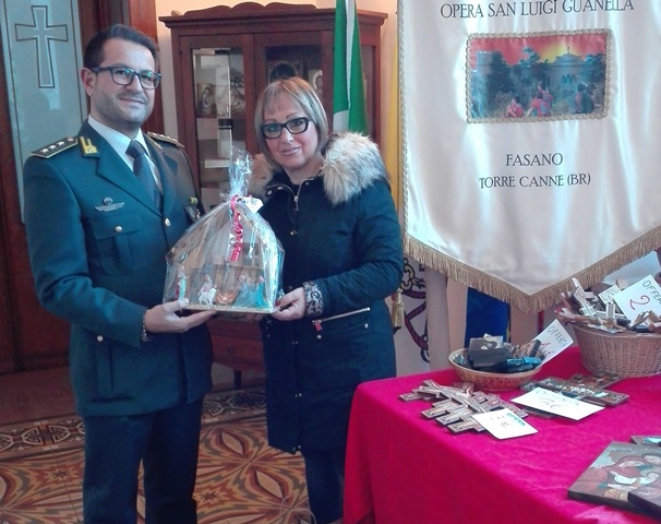 La Guardia di Finanza di Fasano dona capi sequestrati al Sacro Cuore La Guardia di Finanza di Fasano dona capi sequestrati al Sacro Cuore - Osservatorio Fasano