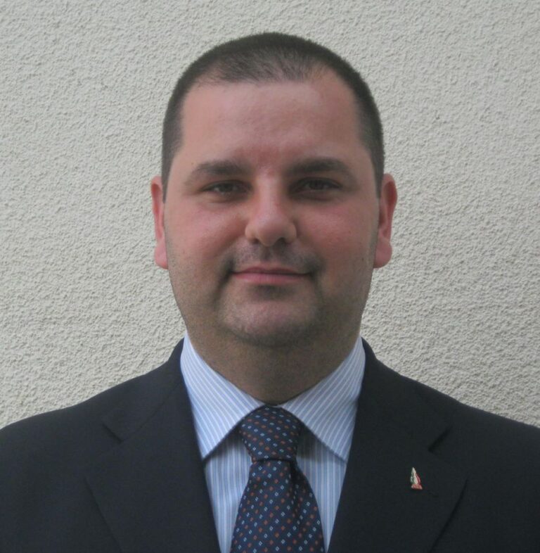 Fasano Sociale Onlus invia abiti a Lampedusa Fasano Sociale Onlus invia abiti a Lampedusa - Osservatorio Fasano