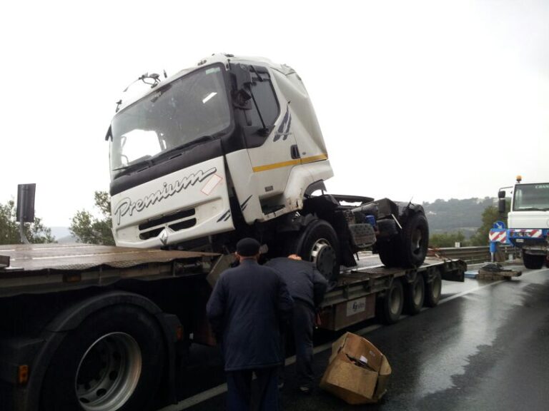 Rimossa l'autocisterna: riprende la circolazione sulla SS172 IL VIDEO DELLE OPERAZIONI - Osservatorio Fasano