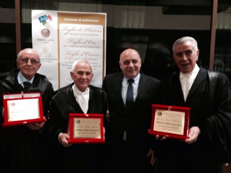 Tre avvocati fasanesi onorati con la toga d’oro per i cinquant’anni di professione Tre avvocati fasanesi onorati con la toga d’oro per i cinquant’anni di professione - Osservatorio Fasano