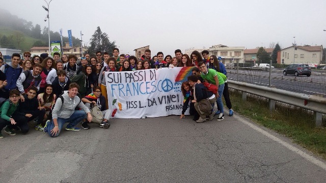 Gli studenti del ‘L. da Vinci’ di Fasano alla Marcia della Pace di Perugia-Assisi Gli studenti del 'L. da Vinci' di Fasano alla Marcia della Pace di Perugia-Assisi - Osservatorio Fasano