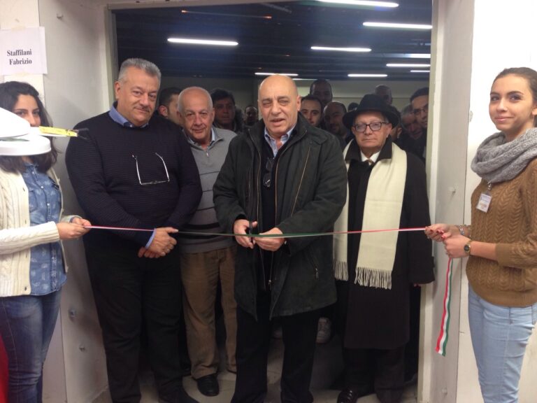 Inaugurata la Mostra Mercato del Radioamatore, dell’Elettronica e del Computer Inaugurata la Mostra Mercato del Radioamatore, dell'Elettronica e del Computer - Osservatorio Fasano