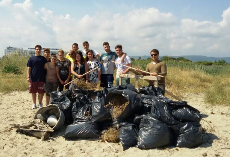 Pulizia della spiaggia ed escursione in barca per gli studenti dell'Alberghiero di Fasano - Osservatorio Fasano