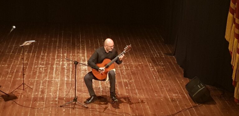 Musica d'autore con Ciro Carbone per Fasanomusica VIDEO - Osservatorio Fasano
