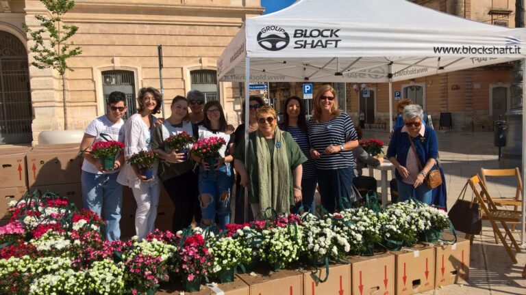 Grande successo per l’Azalea della Ricerca’ dell’AIRC a Fasano Grande successo per l'Azalea della Ricerca' dell'AIRC a Fasano - Osservatorio Fasano