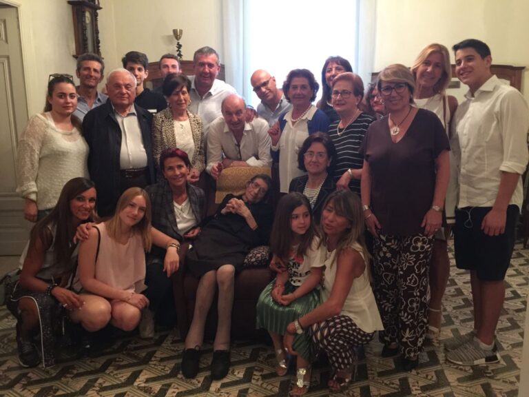 Festeggiate le 104 candeline di nonna Anna Carmela Colucci Festeggiate le 104 candeline di nonna Anna Carmela Colucci - Osservatorio Fasano