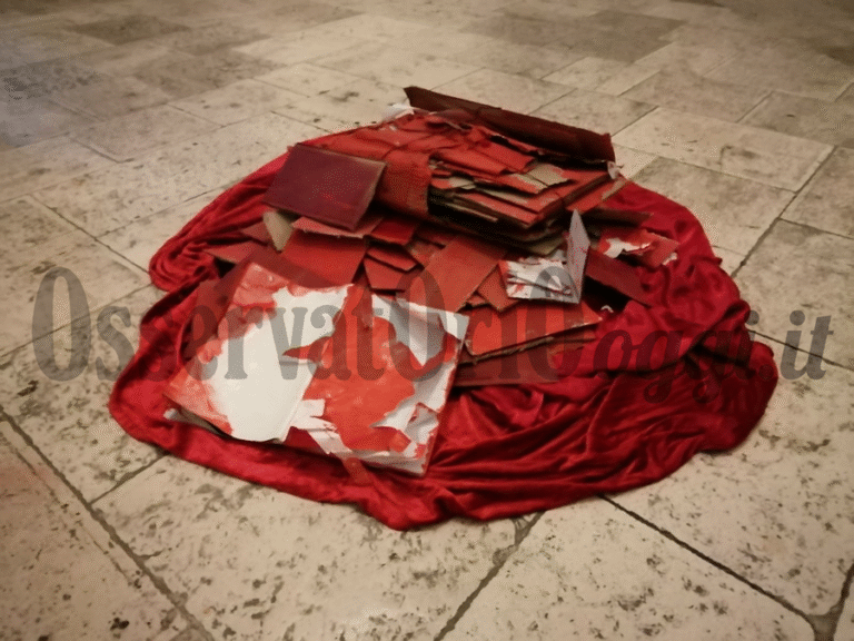 Misteriosa scomparsa di una installazione per celebrare la giornata contro la violenza sulle donne Misteriosa scomparsa di una installazione per celebrare la giornata contro la violenza sulle donne - Osservatorio Fasano