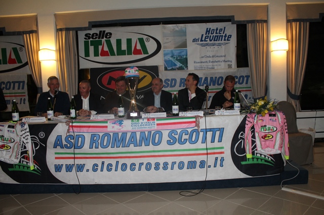 Campionati italiani di ciclocross a Pezze di Greco: la serata di gala si tinge di giallo Campionati italiani di ciclocross a Pezze di Greco: la serata di gala si tinge di giallo - Osservatorio Fasano