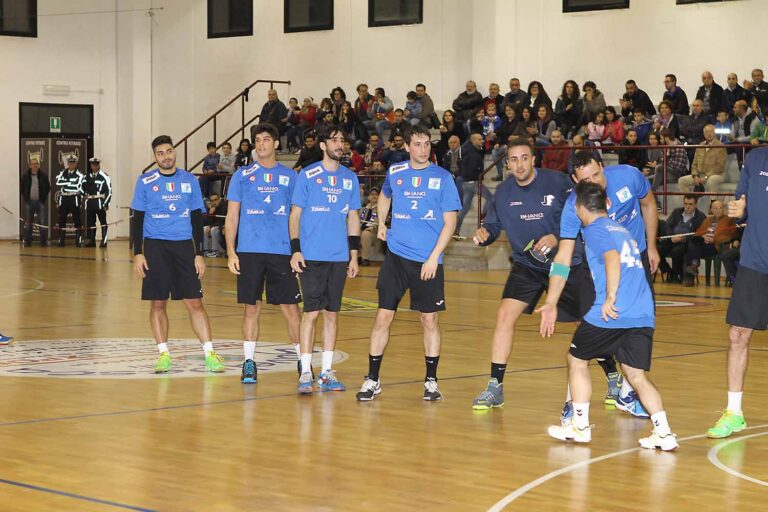 Nuovo sponsor tecnico per la Junior Fasano: arriva la Macron Nuovo sponsor tecnico per la Junior Fasano: arriva la Macron - Osservatorio Fasano