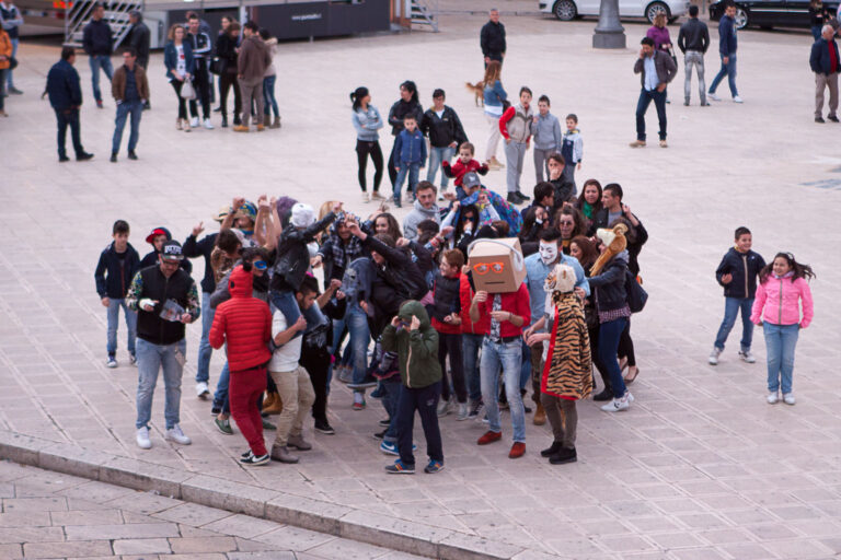 Harlem Shake in piazza Ciaia e Fasano si scatena LE FOTO Harlem Shake in piazza Ciaia e Fasano si scatena LE FOTO - Osservatorio Fasano