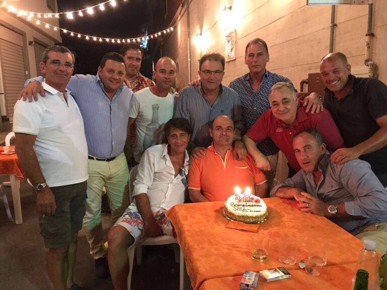 Quando l'amicizia si unisce alla sensibilità: festeggiati a Pezze di Greco i 58 anni di Vito Rosato - Osservatorio Fasano