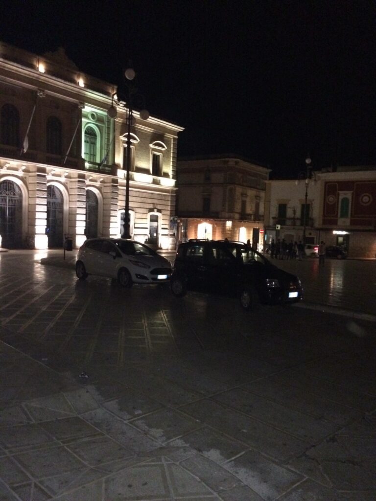 La ditta di manutenzione non lavora durante i fine settimana e Fasano resta al buio La ditta di manutenzione non lavora durante i fine settimana e Fasano resta al buio - Osservatorio Fasano