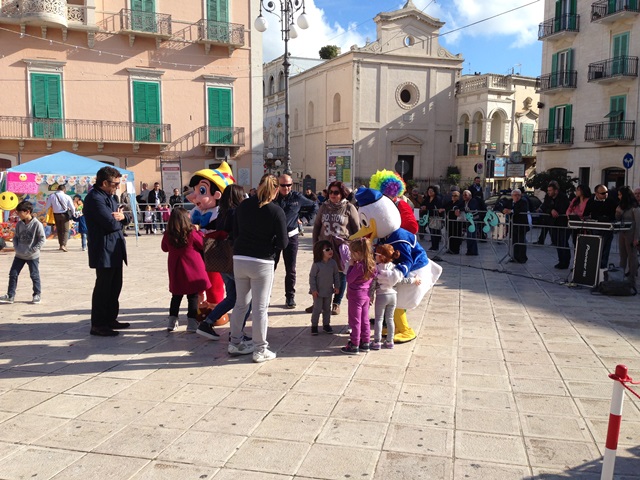 Giornata mondiale dei diritti dei bambini: colori e sorrisi in piazza Ciaia Giornata mondiale dei diritti dei bambini: colori e sorrisi in piazza Ciaia - Osservatorio Fasano