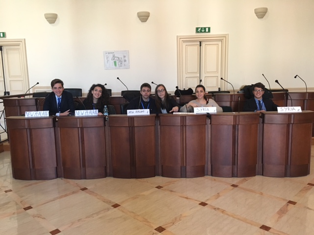 Per gli studenti del ‘Da Vinci’ di Fasano prove tecniche Onu nella sala consiliare Per gli studenti del 'Da Vinci' di Fasano prove tecniche Onu nella sala consiliare - Osservatorio Fasano