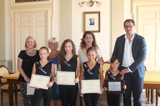 Il Comune di Fasano ha premiato le baby campionesse di pattinaggio Il Comune di Fasano ha premiato le baby campionesse di pattinaggio - Osservatorio Fasano
