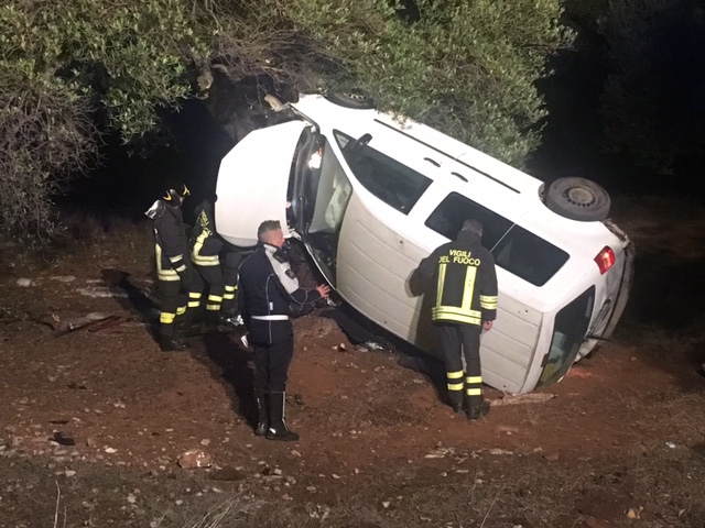 Incidente sulla Pezze-Speziale: cittadino straniero vola fuori strada LE FOTO Incidente sulla Pezze-Speziale: cittadino straniero vola fuori strada LE FOTO - Osservatorio Fasano