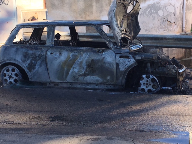 Paura a Torre Canne per un’auto andata a fuoco Paura a Torre Canne per un'auto andata a fuoco - Osservatorio Fasano