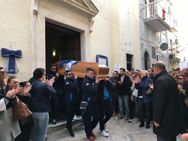 ‘Il tuo sorriso non si è spento’: dolore e lacrime ai funerali di Leo Orlandino 'Il tuo sorriso non si è spento': dolore e lacrime ai funerali di Leo Orlandino - Osservatorio Fasano