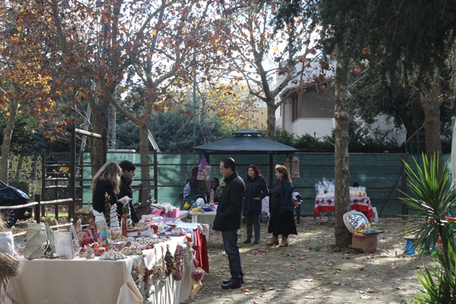 Un’allegra mattinata con il ‘Mercatino delle mamme’ a Laureto Un'allegra mattinata con il 'Mercatino delle mamme' a Laureto - Osservatorio Fasano