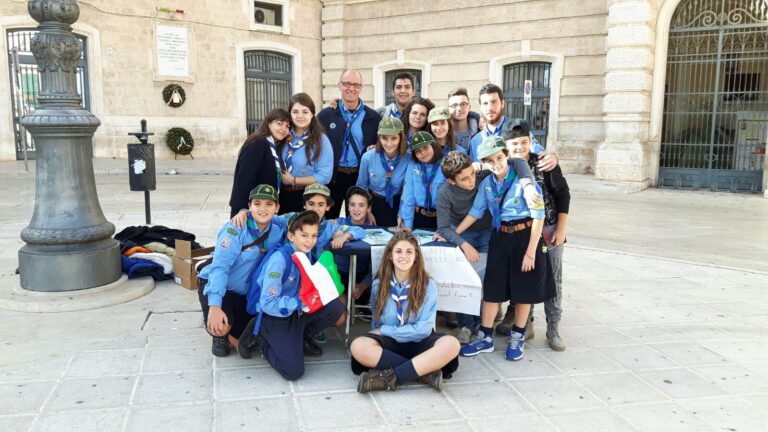 Gli Scout di Fasano promuovono lo scoutismo in piazza Ciaia Gli Scout di Fasano promuovono lo scoutismo in piazza Ciaia - Osservatorio Fasano