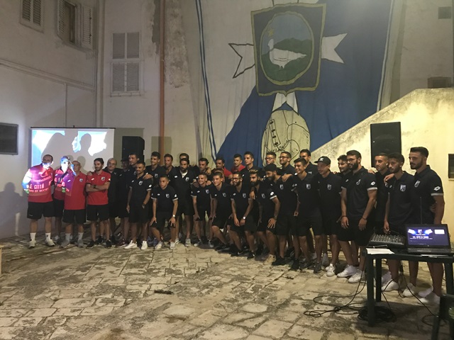 Tanto entusiasmo alla presentazione del Fasano Calcio Tanto entusiasmo alla presentazione del Fasano Calcio - Osservatorio Fasano