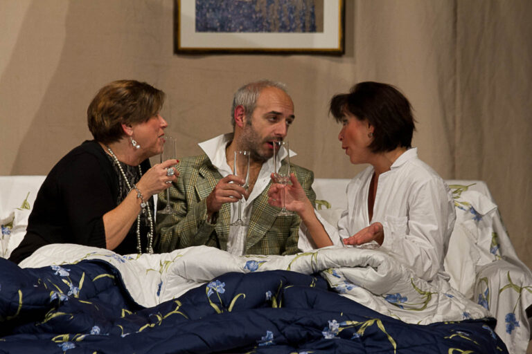 'Chiave per due': al Teatro Sociale la crisi si combatte con gli amanti - Osservatorio Fasano