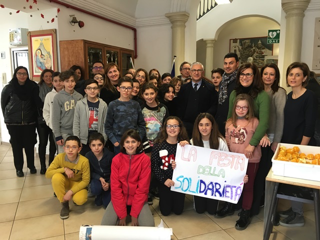 La scuola media ‘Bianco-Pascoli’ di Fasano ha aderito all’iniziativa ‘Cancro io ti boccio’ La scuola media 'Bianco-Pascoli' di Fasano ha aderito all'iniziativa 'Cancro io ti boccio' - Osservatorio Fasano