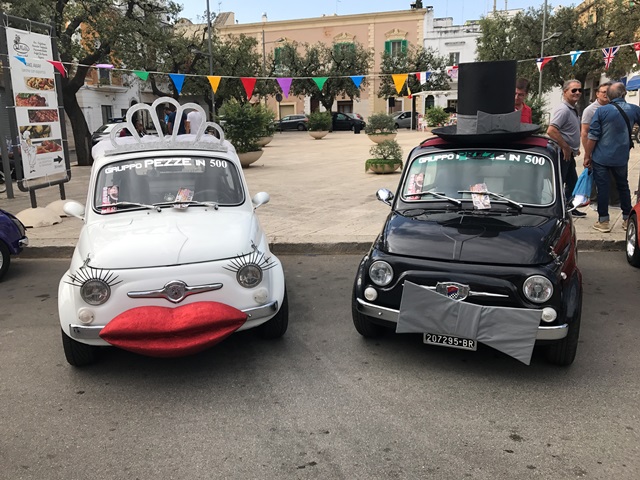 Domenica all’insegna delle Fiat 500 a Pezze di Greco con il ‘7° Memorial Tarì’ Domenica all'insegna delle Fiat 500 a Pezze di Greco con il '7° Memorial Tarì' - Osservatorio Fasano