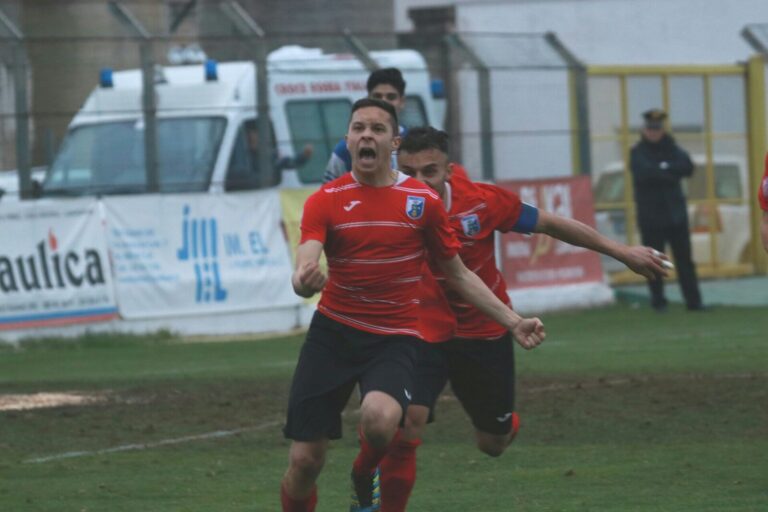 Il Fasano domina ma è solo pareggio nel derby con il Brindisi Il Fasano domina ma è solo pareggio nel derby con il Brindisi - Osservatorio Fasano