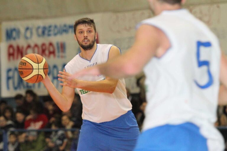 La Technoacque Fasano batte nel recupero la New Basket Lecce La Technoacque Fasano batte nel recupero la New Basket Lecce - Osservatorio Fasano