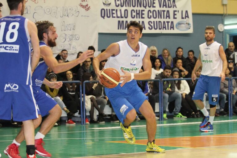 Il finale tradisce ancora una volta la Technoacque Fasano: vince l'Adria Bari - Osservatorio Fasano