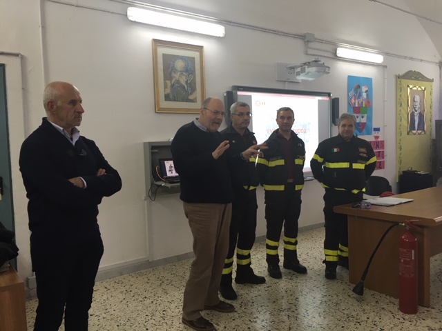 ‘Dal banco alla strada’: Protezione Civile e vigili del fuoco danno lezione a Pezze e Montalbano 'Dal banco alla strada': Protezione Civile e vigili del fuoco danno lezione a Pezze e Montalbano - Osservatorio Fasano