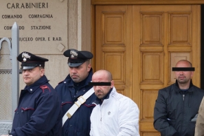 Tre fasanesi in manette per spaccio di droga LE FOTO DEGLI ARRESTATI Tre fasanesi in manette per spaccio di droga LE FOTO DEGLI ARRESTATI - Osservatorio Fasano