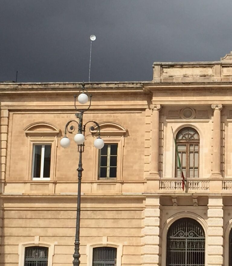Altra antenna su Palazzo di Città a Fasano: ma l'impatto visivo è da bocciare - Osservatorio Fasano
