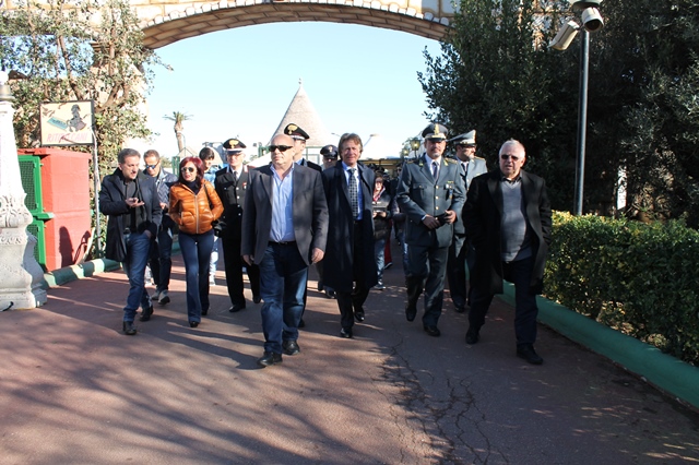 Suggestioni natalizie e mercatini: inaugurato ‘Natalè allo Zoosafari’ a Fasano Suggestioni natalizie e mercatini: inaugurato 'Natalè allo Zoosafari' a Fasano - Osservatorio Fasano