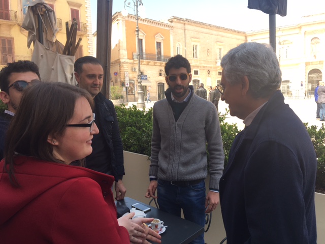 Passeggiata festiva a Fasano per Massimo D’Alema Passeggiata festiva a Fasano per Massimo D'Alema - Osservatorio Fasano