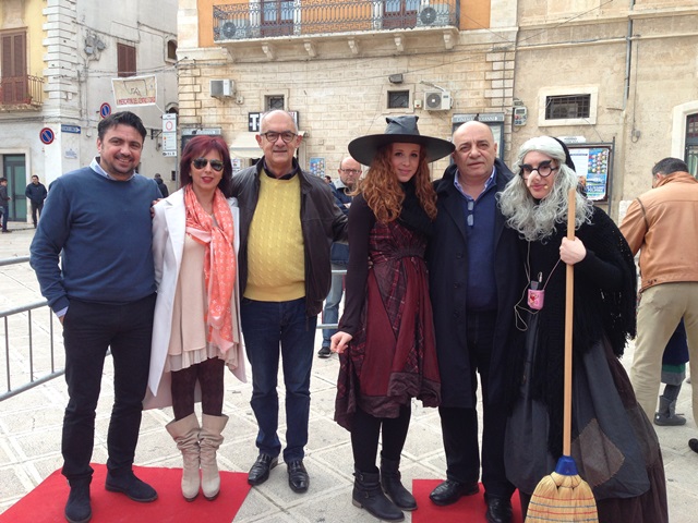 Giochi, calze e befane per la festa in piazza Ciaia Giochi, calze e befane per la festa in piazza Ciaia - Osservatorio Fasano