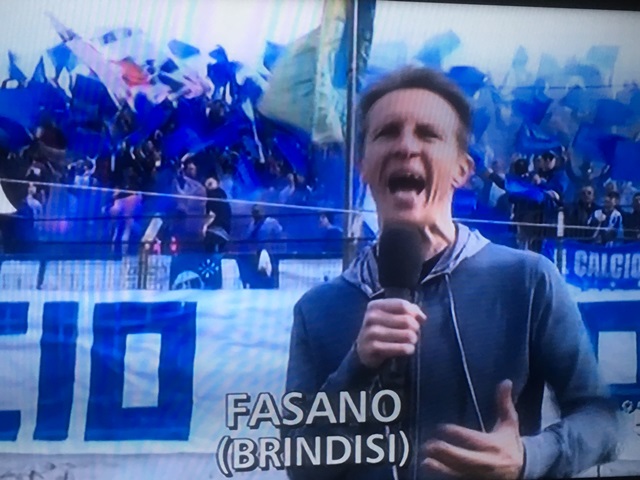 I successi dell’Us Città di Fasano festeggiati a ‘Striscia lo striscione’ con Cristiano Militello I successi dell'Us Città di Fasano festeggiati a 'Striscia lo striscione' con Cristiano Militello - Osservatorio Fasano