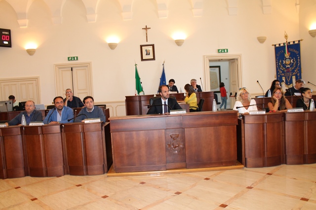 Consiglio comunale a Fasano: opposizioni all’attacco della maggioranza e si chiede la testa del vicesindaco Consiglio comunale a Fasano: opposizioni all'attacco della maggioranza e si chiede la testa del vicesindaco - Osservatorio Fasano