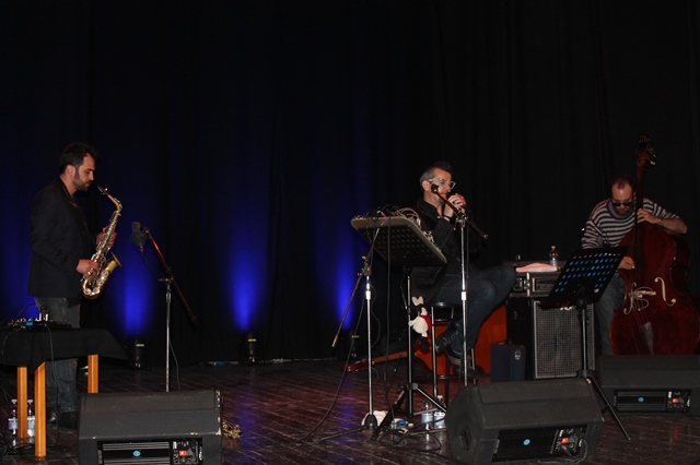 Fasano Jazz: grande concerto ‘sotto il cielo’ per il trio Savoldelli-Bardoscia-Casarano Fasano Jazz: grande concerto 'sotto il cielo' per il trio Savoldelli-Bardoscia-Casarano - Osservatorio Fasano