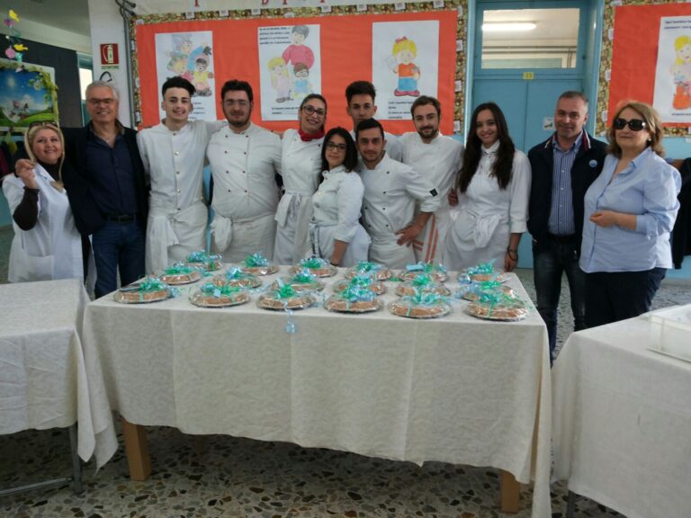 L'Alberghiero di Fasano e il 2° Circolo Didattico insieme nel mercatino della solidarietà - Osservatorio Fasano